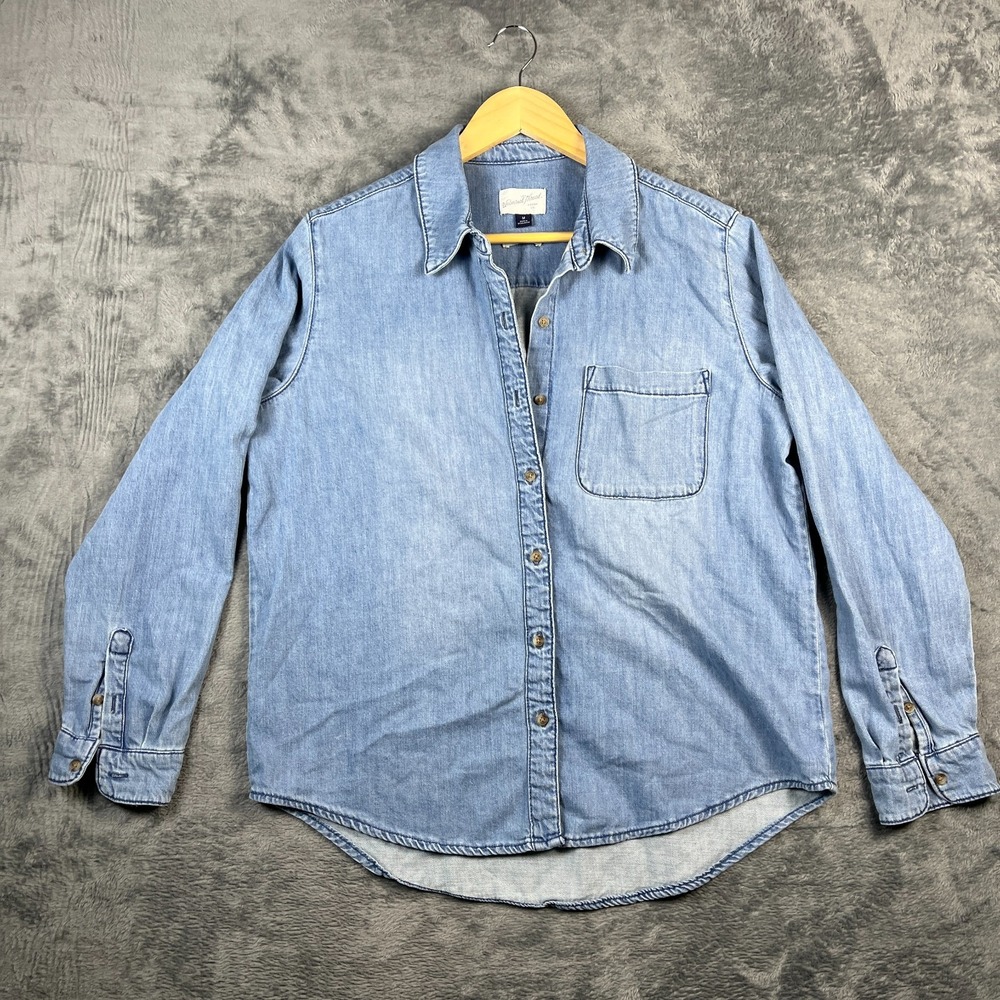 Universal Thread Shirt Womens Medium Blue Denim Cotton Curved Hem Button Up